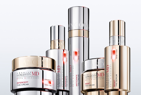 Lancôme Absolue Longevity MD Pflege-Kollektion – Intercept The Cream, Anticipate Serum und Reset The Serum vor hellem Hintergrund.